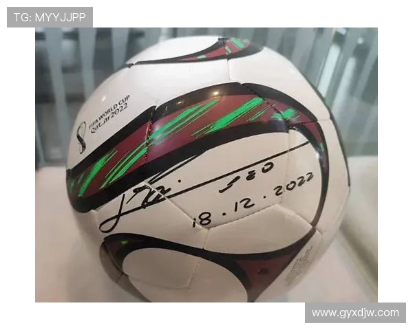 梅西朝奥城助教比划签名引热议 梅西朝奥城助教比划签名引热议