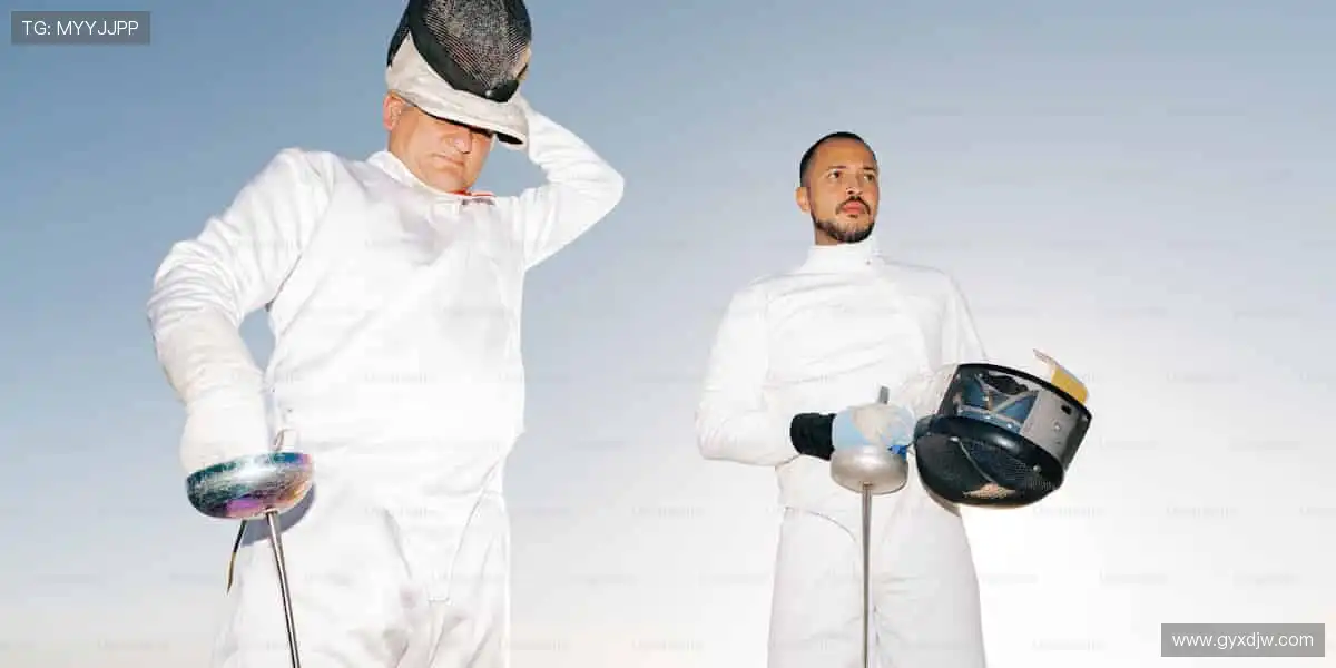 限量周边，收藏荣耀，你的专属体育记忆！🎯✨